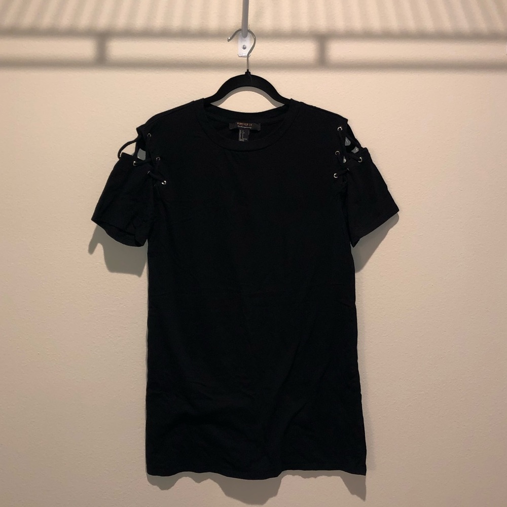 🔥Forever 21 Lace Shoulder Crew Neck T-Shirt Dress